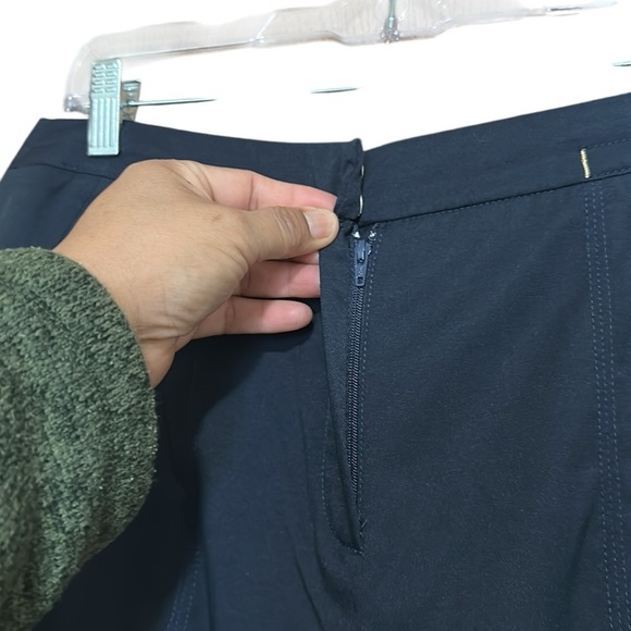 Tail Tech Golf Short Navy with Gold Zipper Pockets Size 12 - Picture 3 of 9